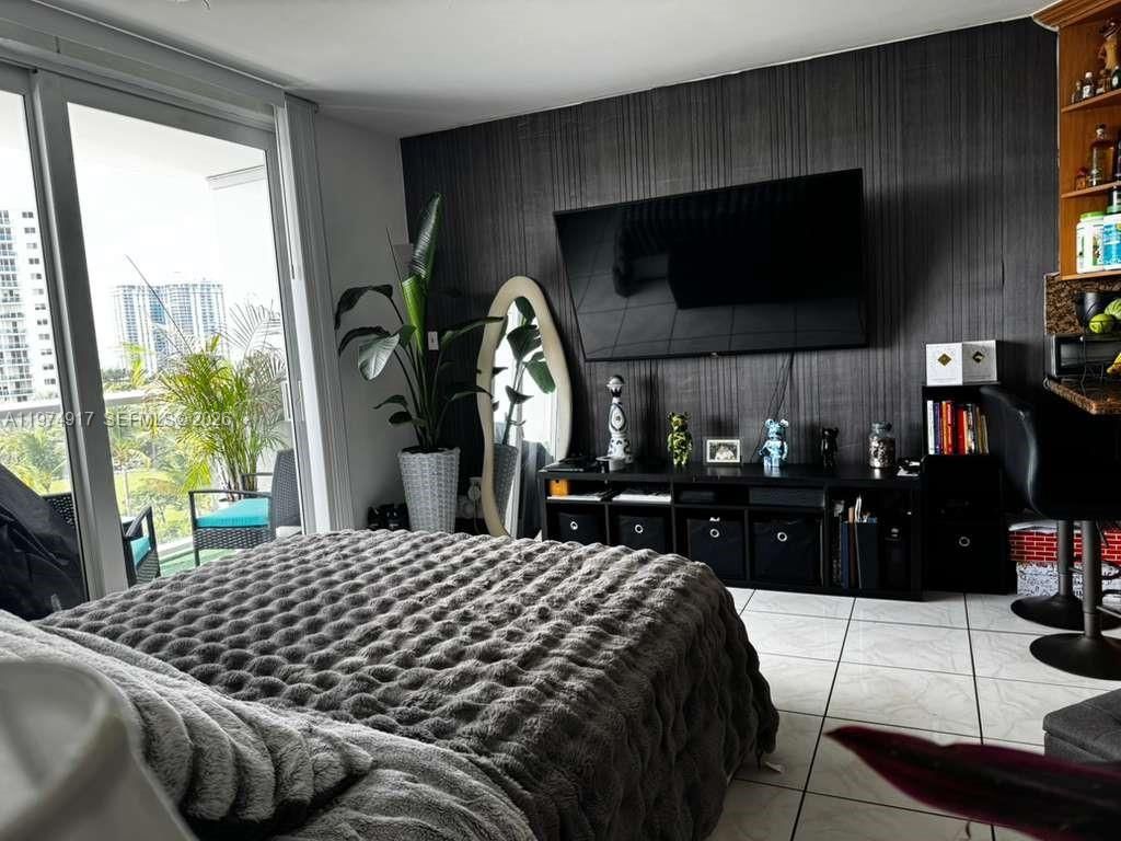 19201 Collins Av, Unit 432, Sunny Isles Beach, FL 33160 Photo