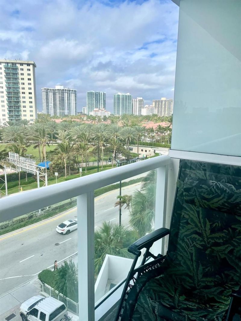 19201 Collins Av, Unit 432, Sunny Isles Beach, FL 33160 Photo