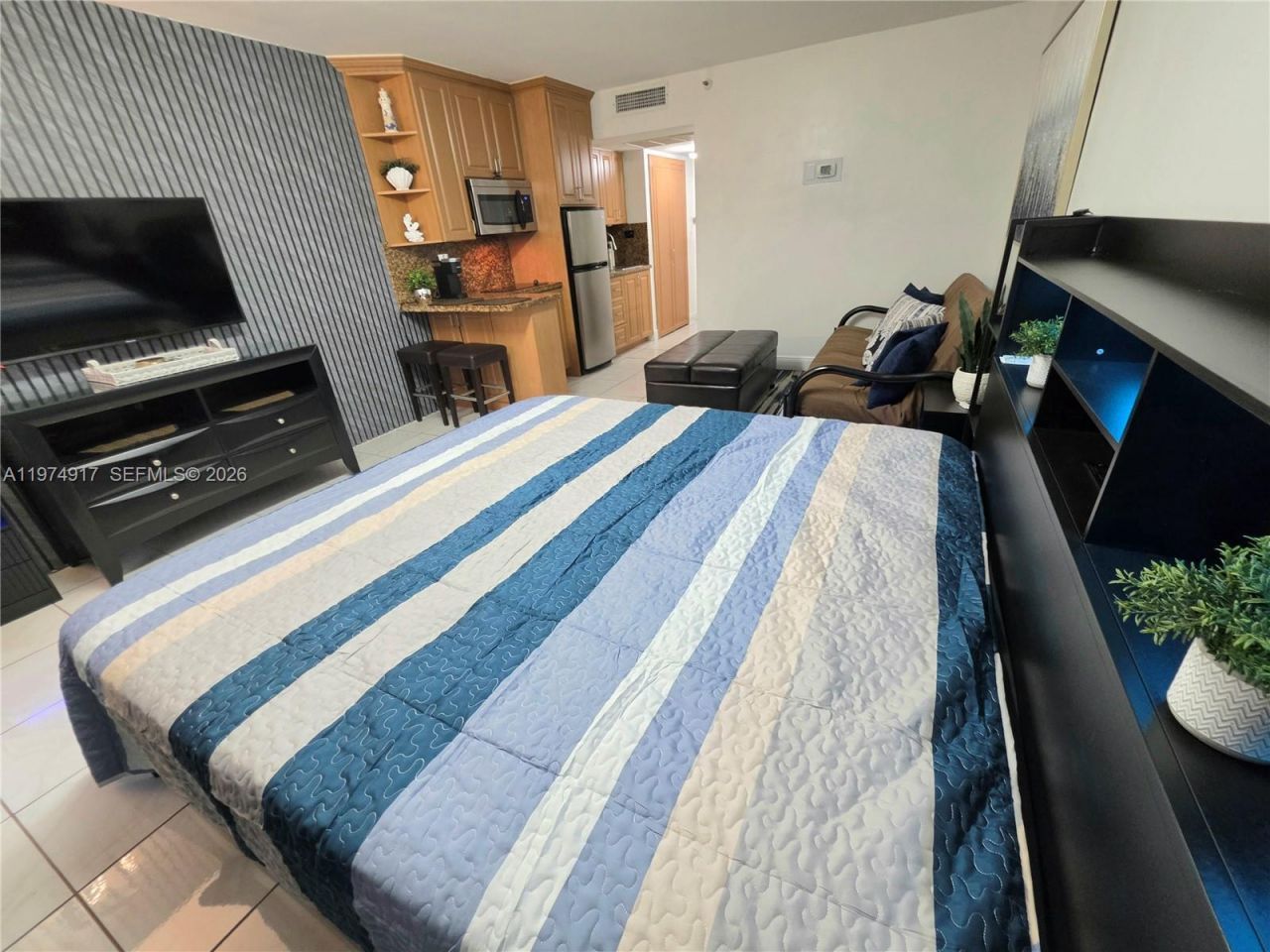19201 Collins Av, Unit 432, Sunny Isles Beach, FL 33160 Photo