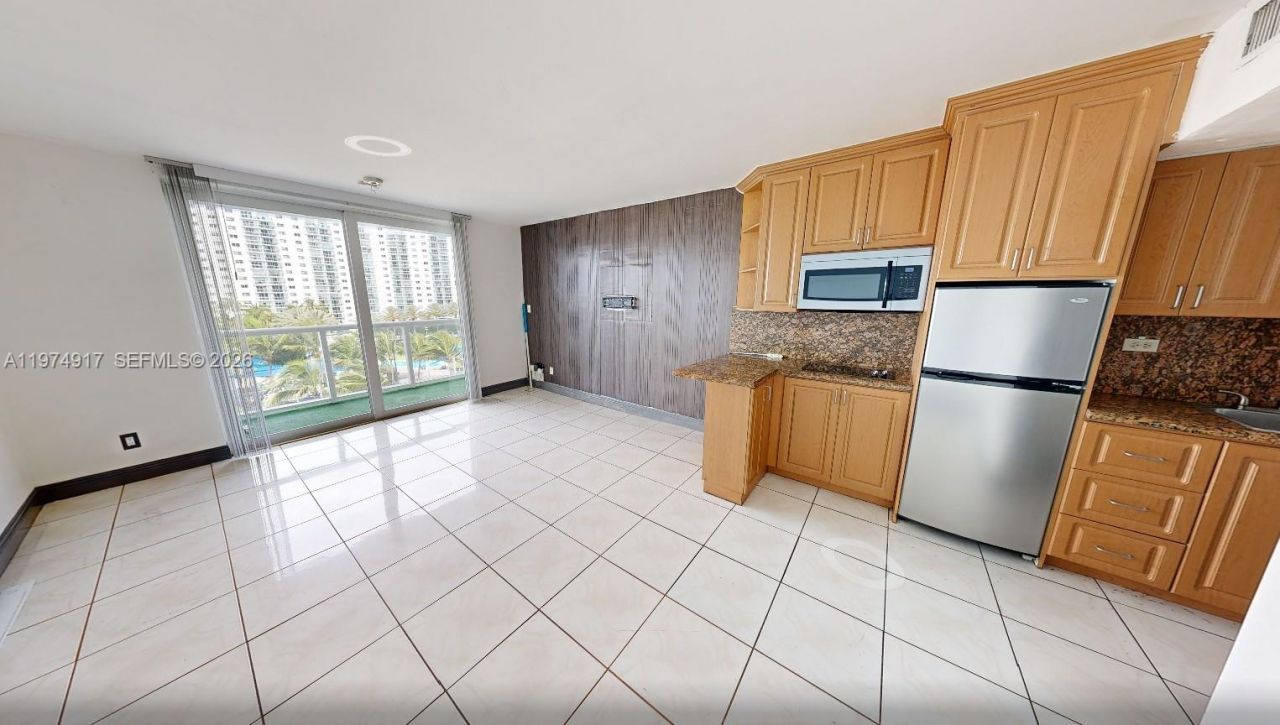 19201 Collins Av, Unit 432, Sunny Isles Beach, FL 33160 Photo