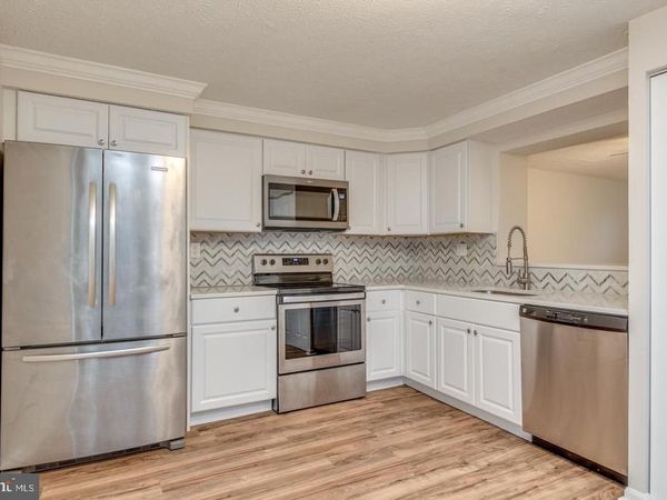 6 VICTORIA MANOR COURT, SICKLERVILLE, NJ 08081