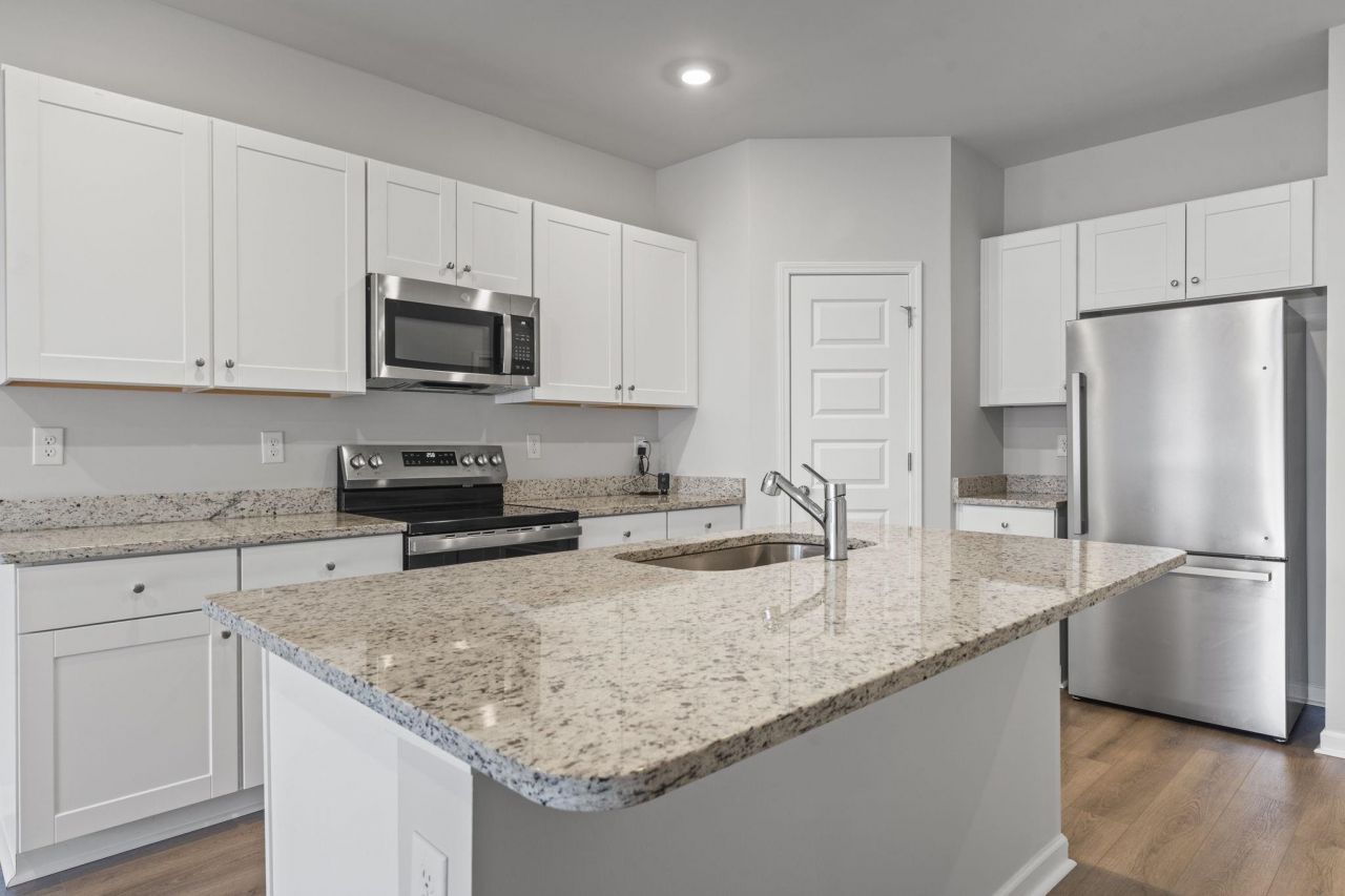 543 Sea Sparrow St. Photo 8