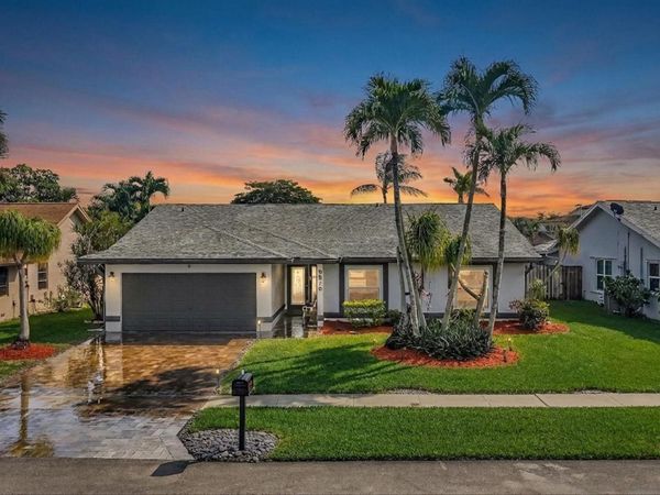 9816 NW 41st St, Sunrise, FL 33351
