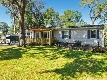 204 LAKE VIEW DRIVE Drive, Satsuma, FL 32189