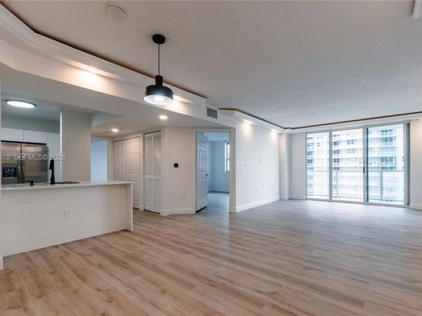 1155 Brickell Bay Dr, Unit 2204, Miami, FL 33131