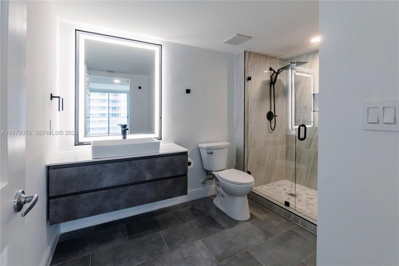 1155 Brickell Bay Dr, Unit 2204, Miami, FL 33131 Photo