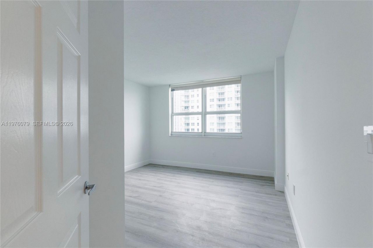 1155 Brickell Bay Dr, Unit 2204, Miami, FL 33131 Photo