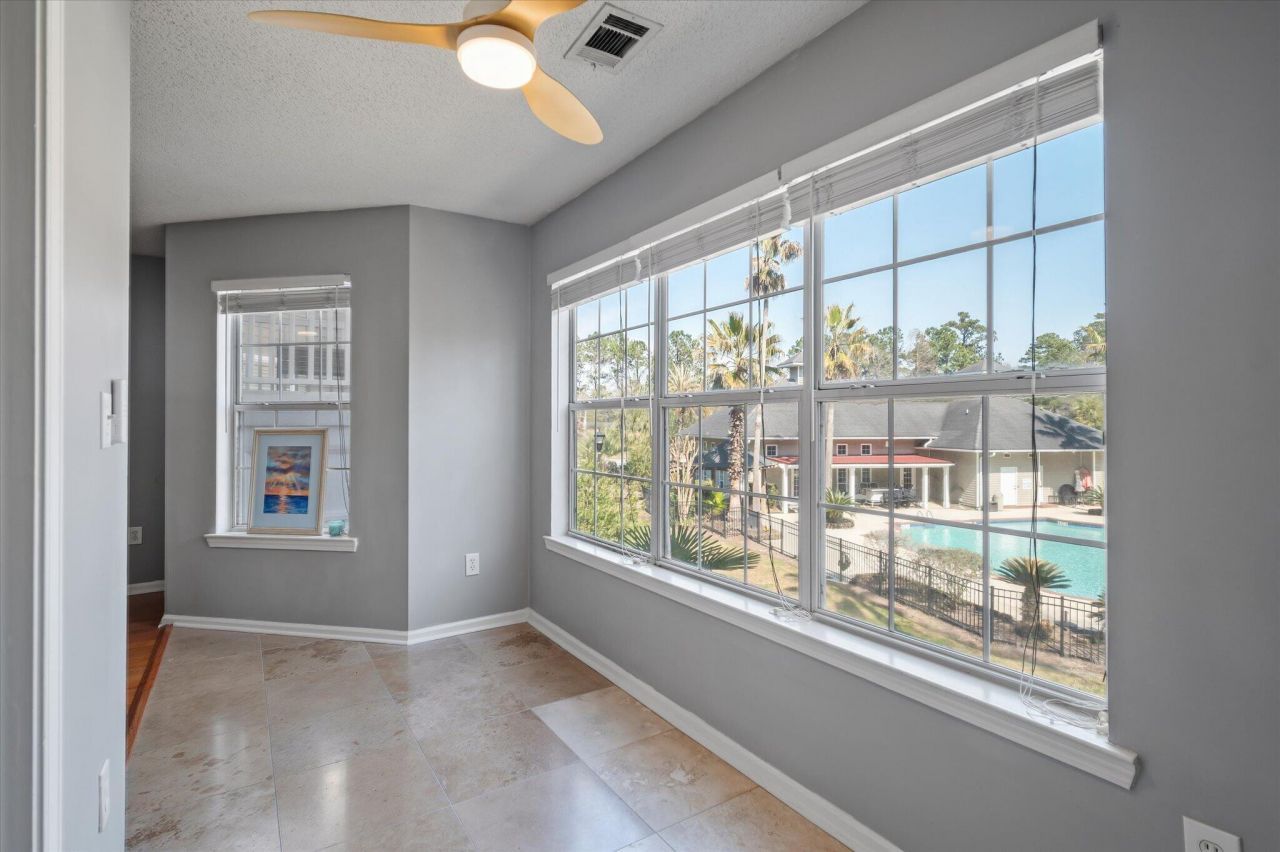 188 Midland Parkway Photo 23