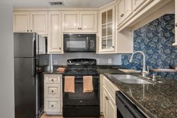 188 Midland Parkway photo 4