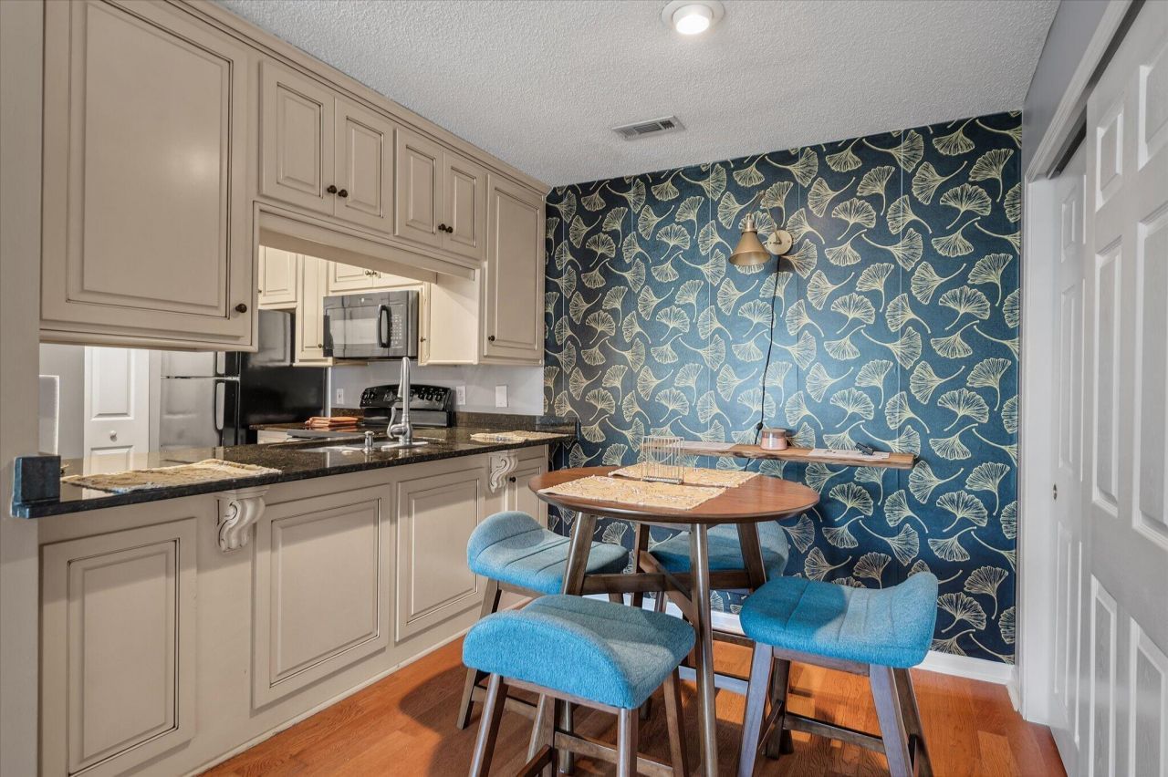 188 Midland Parkway Photo 4