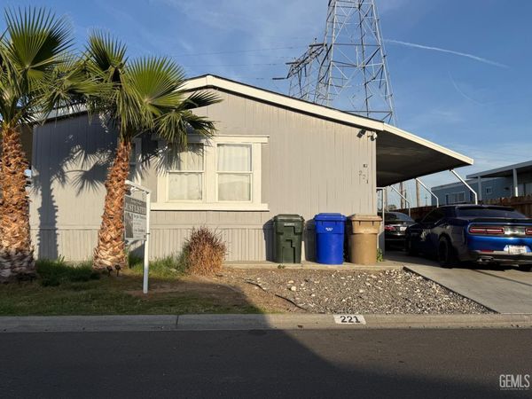 6601 Eucalyptus Drive, Unit 221, Bakersfield, CA 93306