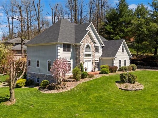 5215 Glenbrook Drive, Vienna, WV 26105