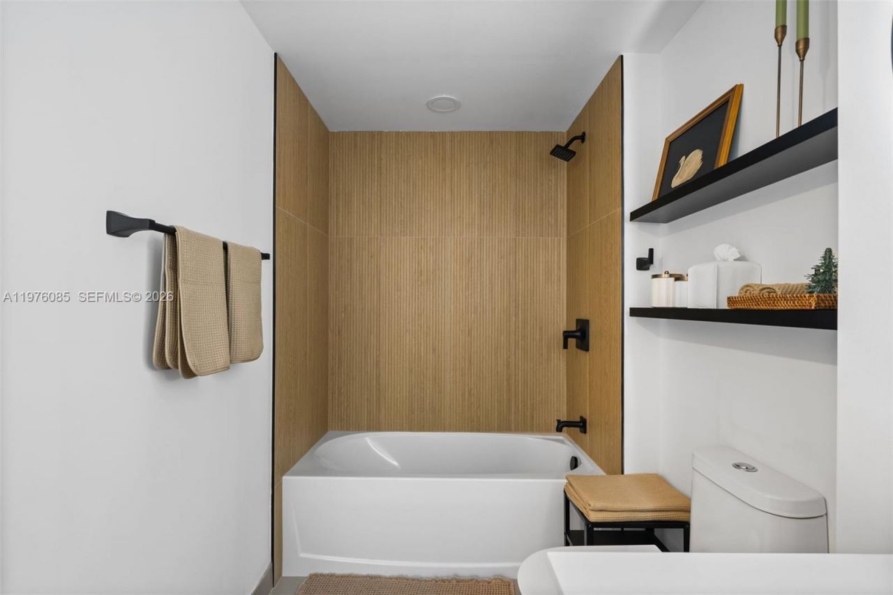 2479 NE 192nd St, Unit 209, Miami, FL 33180 Photo