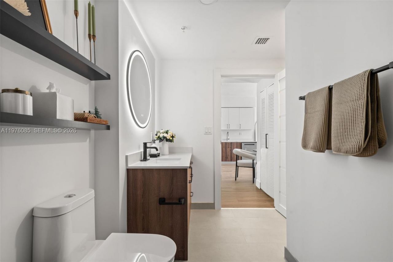 2479 NE 192nd St, Unit 209, Miami, FL 33180 Photo