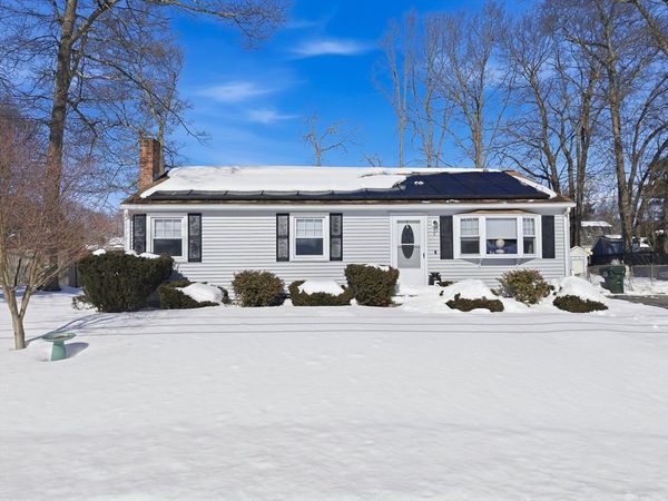 5 Maid Marion St, Oxford, MA 01540