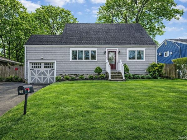 24 Lantern Street , Huntington, NY 11743