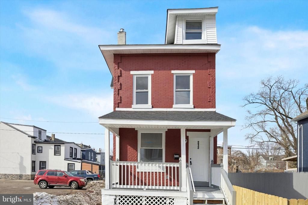 212 Tioga Street, Trenton, NJ 08609 Main Photo