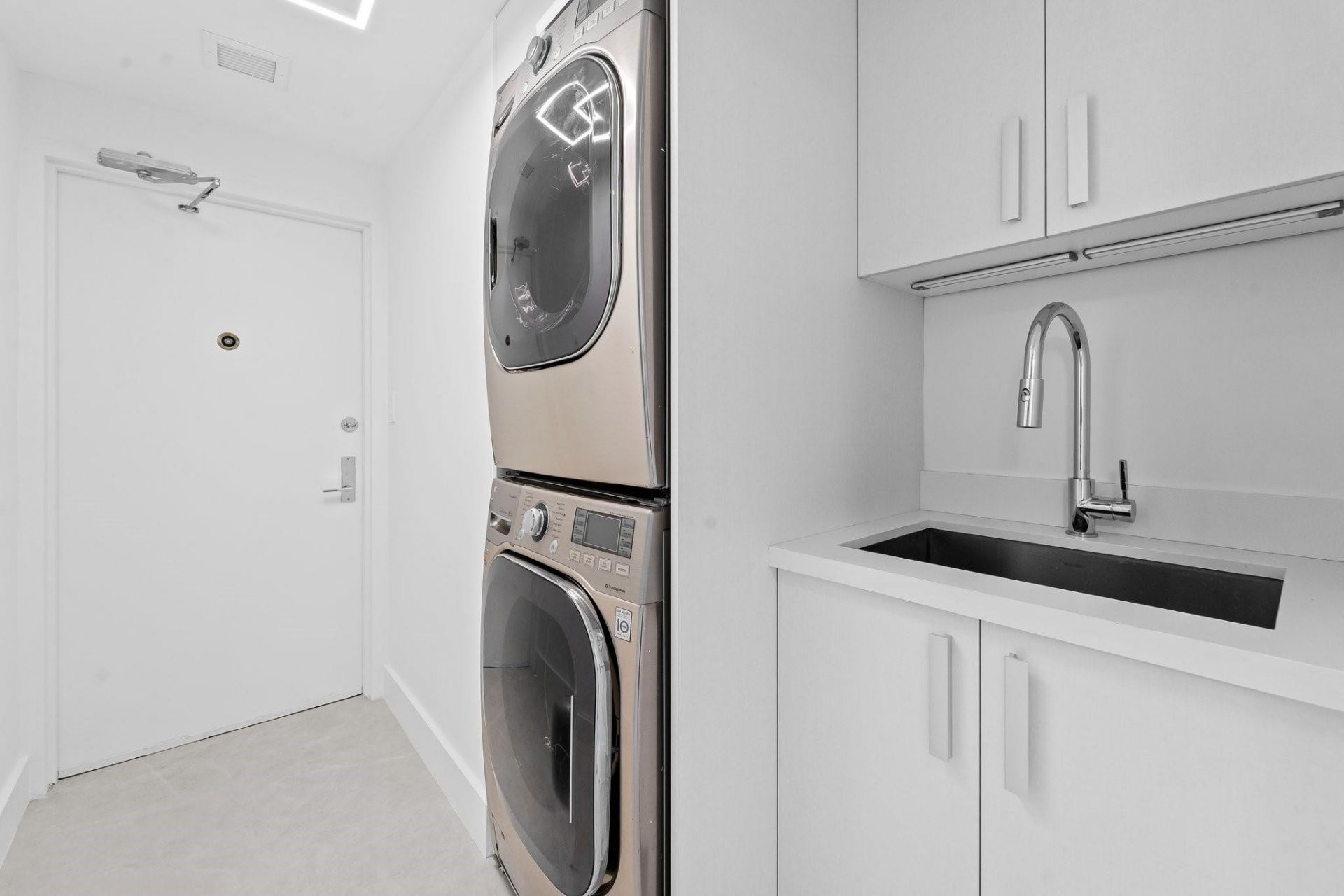 3100 N Ocean Boulevard, Unit 2007, Fort Lauderdale, FL 33308 Photo