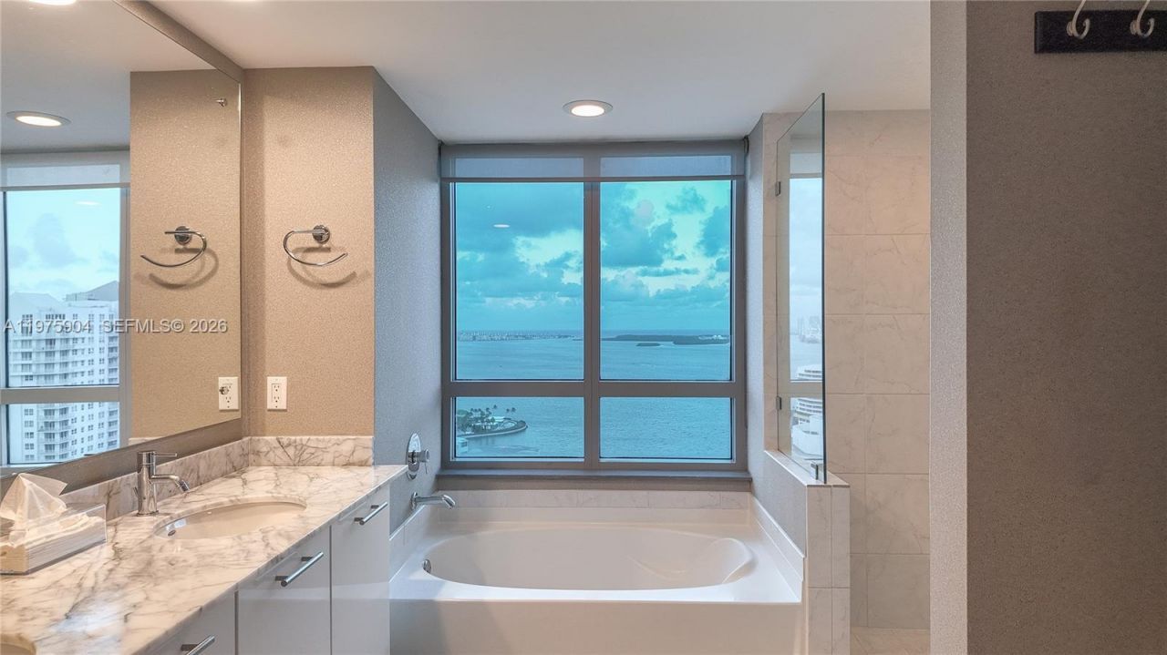 951 Brickell Ave, Unit 2910, Miami, FL 33131 Photo