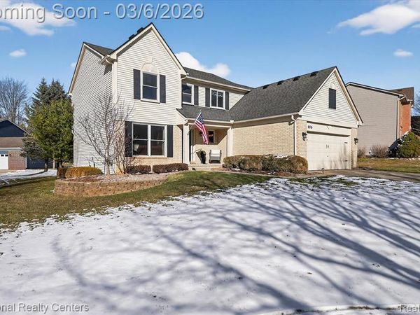 906 Meadowbrook Way, Milford Vlg, MI 48381