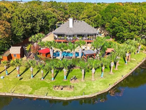 2910 Lakeshore Court, Arlington, TX 76013
