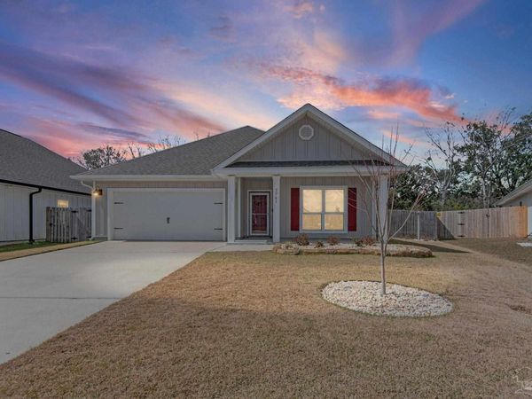 5761 Danbury Blvd, Pace, FL 32571