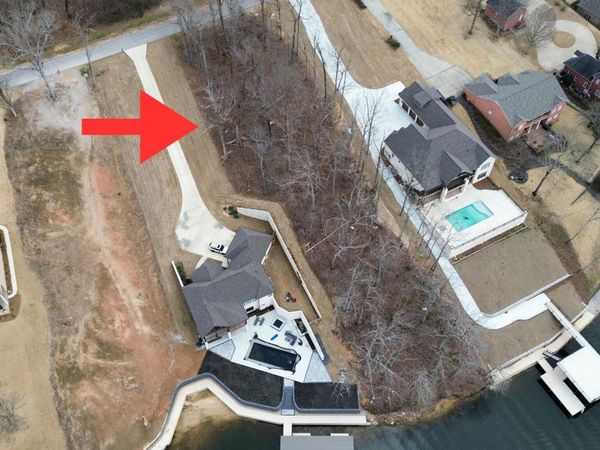 Hunter Point Cv., Muscle Shoals, AL 35661