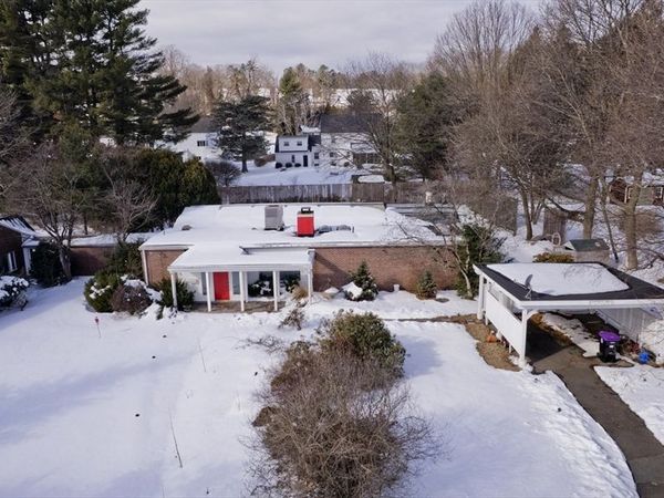 77 Central Park Dr, Holyoke, MA 01040