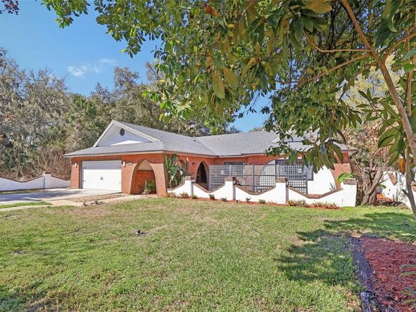 4219 MAGNOLIA AVENUE , LEESBURG, FL 34748