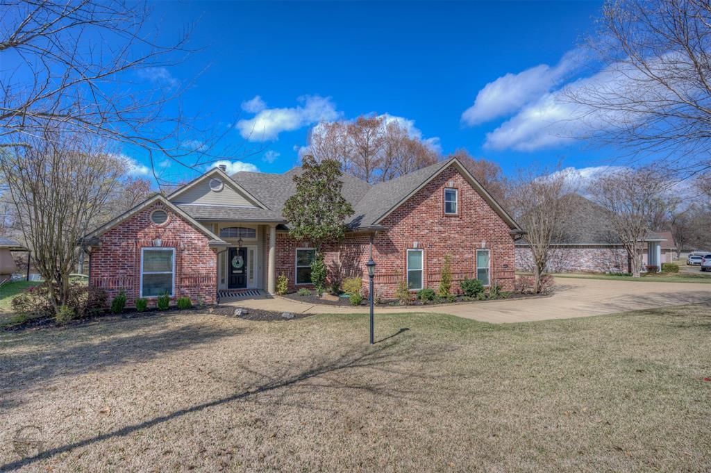 301 Jacobs Pointe, Benton, LA 71006 Main Photo