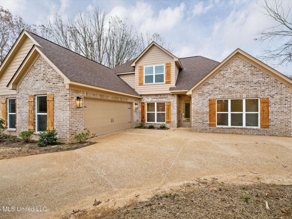 31 Scattered Oaks Dr Drive, Byhalia, MS 38611