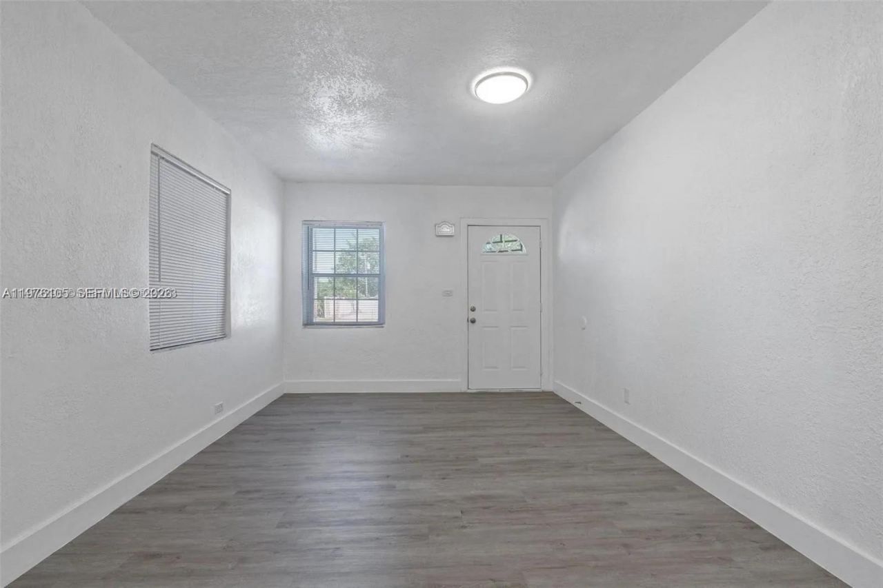 2410 NW 159th Ter, Miami Gardens, FL 33054 Photo