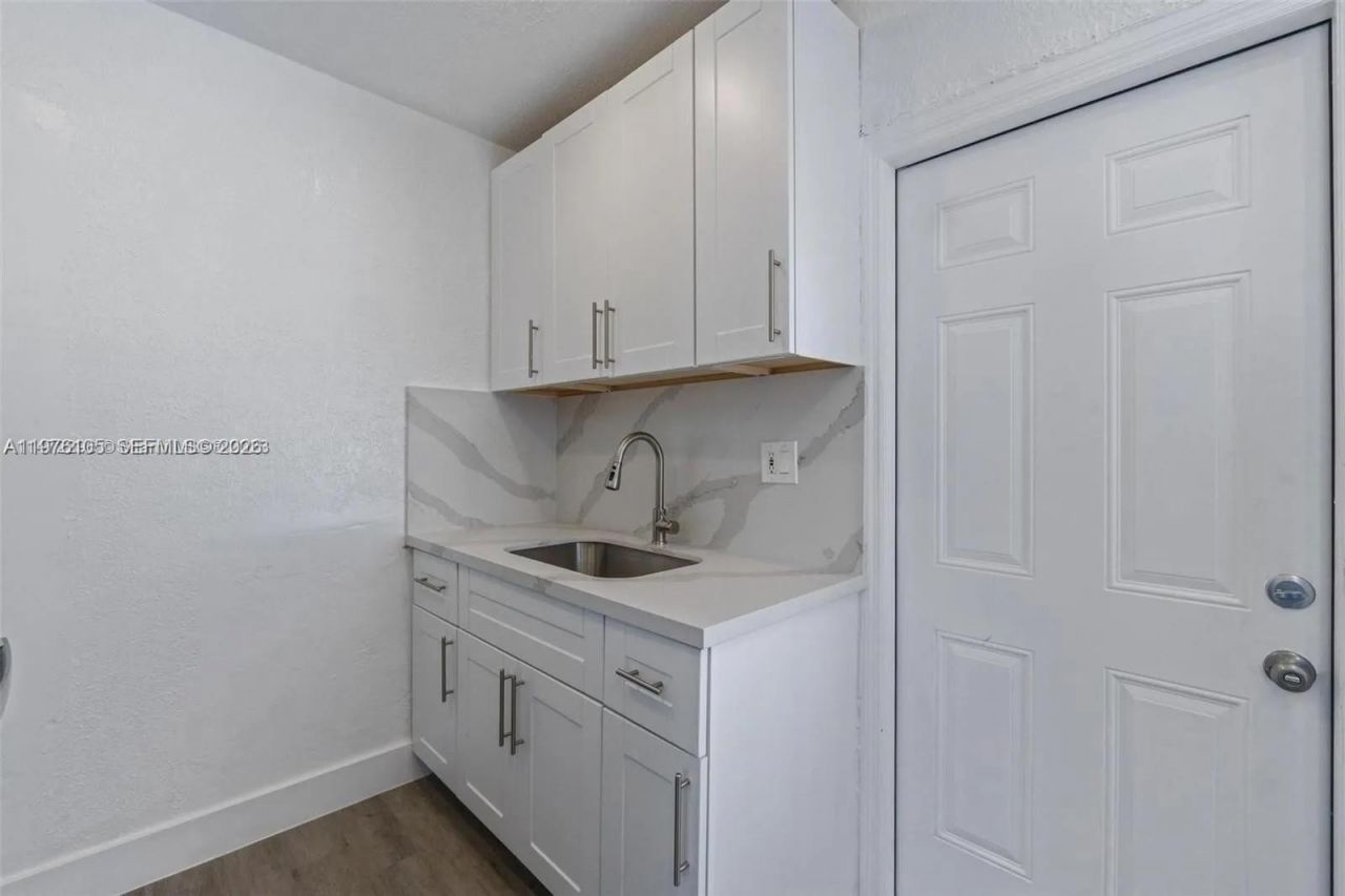 2410 NW 159th Ter, Miami Gardens, FL 33054 Photo