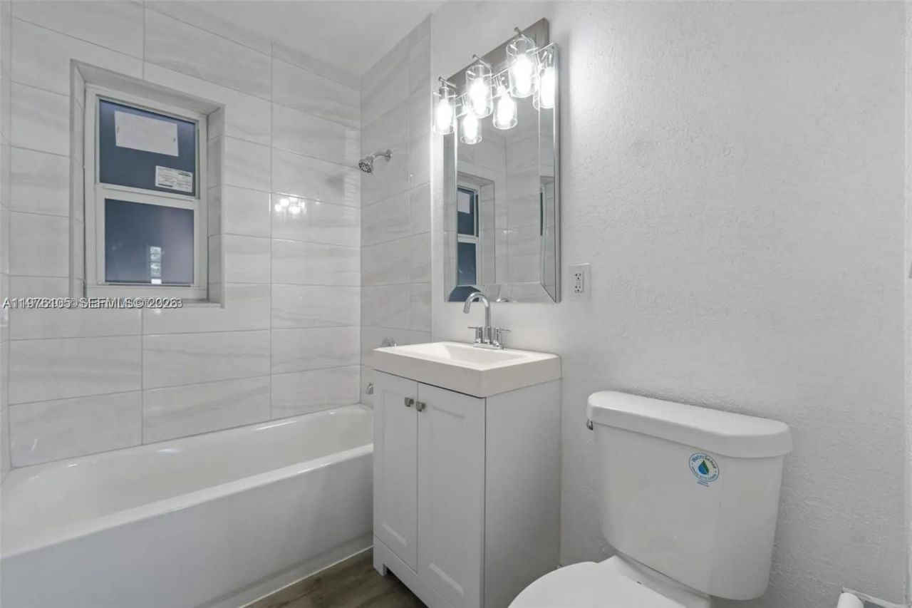 2410 NW 159th Ter, Miami Gardens, FL 33054 Photo