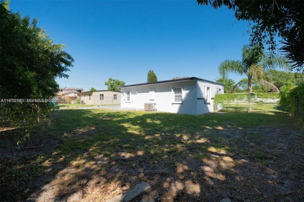 2410 NW 159th Ter, Miami Gardens, FL 33054 Photo