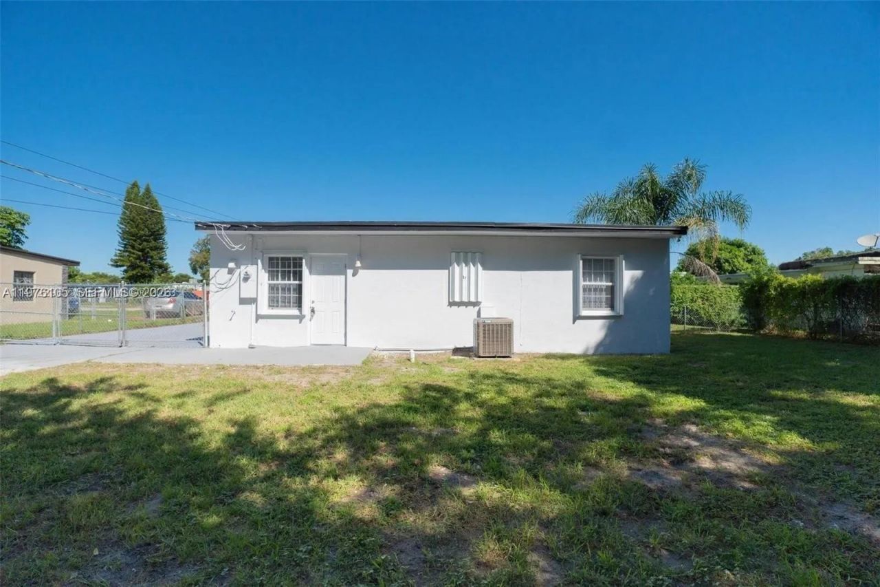 2410 NW 159th Ter, Miami Gardens, FL 33054 Photo