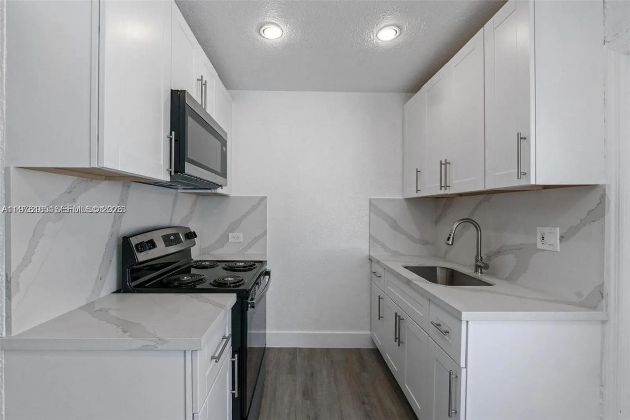 2410 NW 159th Ter, Miami Gardens, FL 33054 Photo