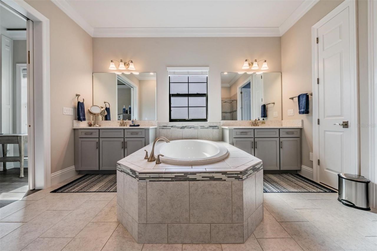 2913 Valencia Ridge Street, Valrico, FL 33596 Photo