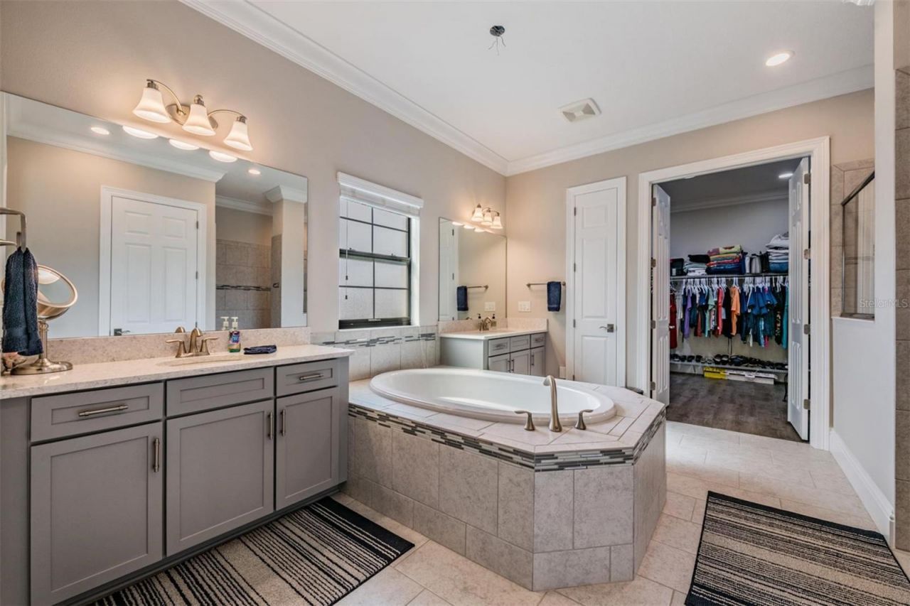 2913 Valencia Ridge Street, Valrico, FL 33596 Photo