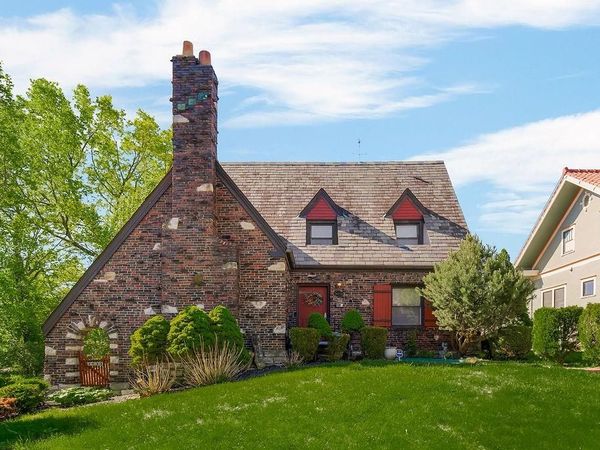 3921 Sunrise Drive, Kansas City, MO 64123