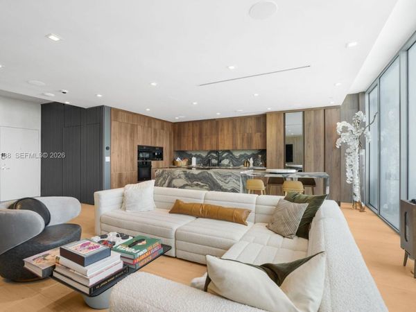 90 SW 3rd St, Unit PH-14, Miami, FL 33130