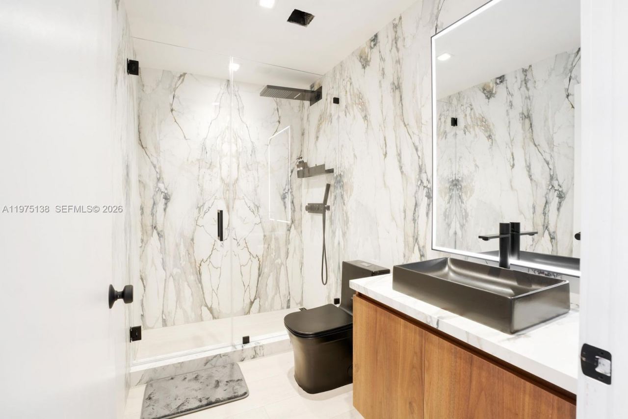 90 SW 3rd St, Unit PH-14, Miami, FL 33130 Photo