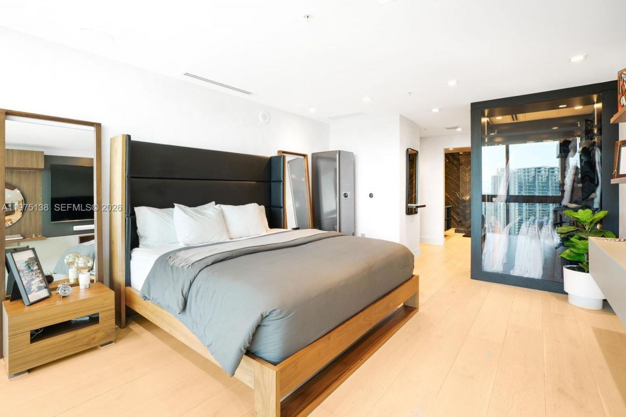 90 SW 3rd St, Unit PH-14, Miami, FL 33130 Photo