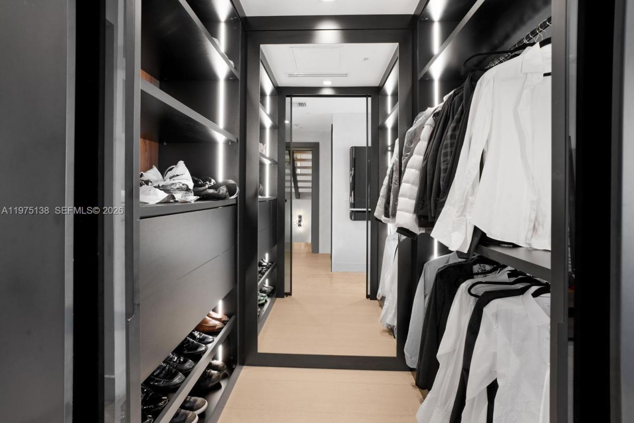 90 SW 3rd St, Unit PH-14, Miami, FL 33130 Photo