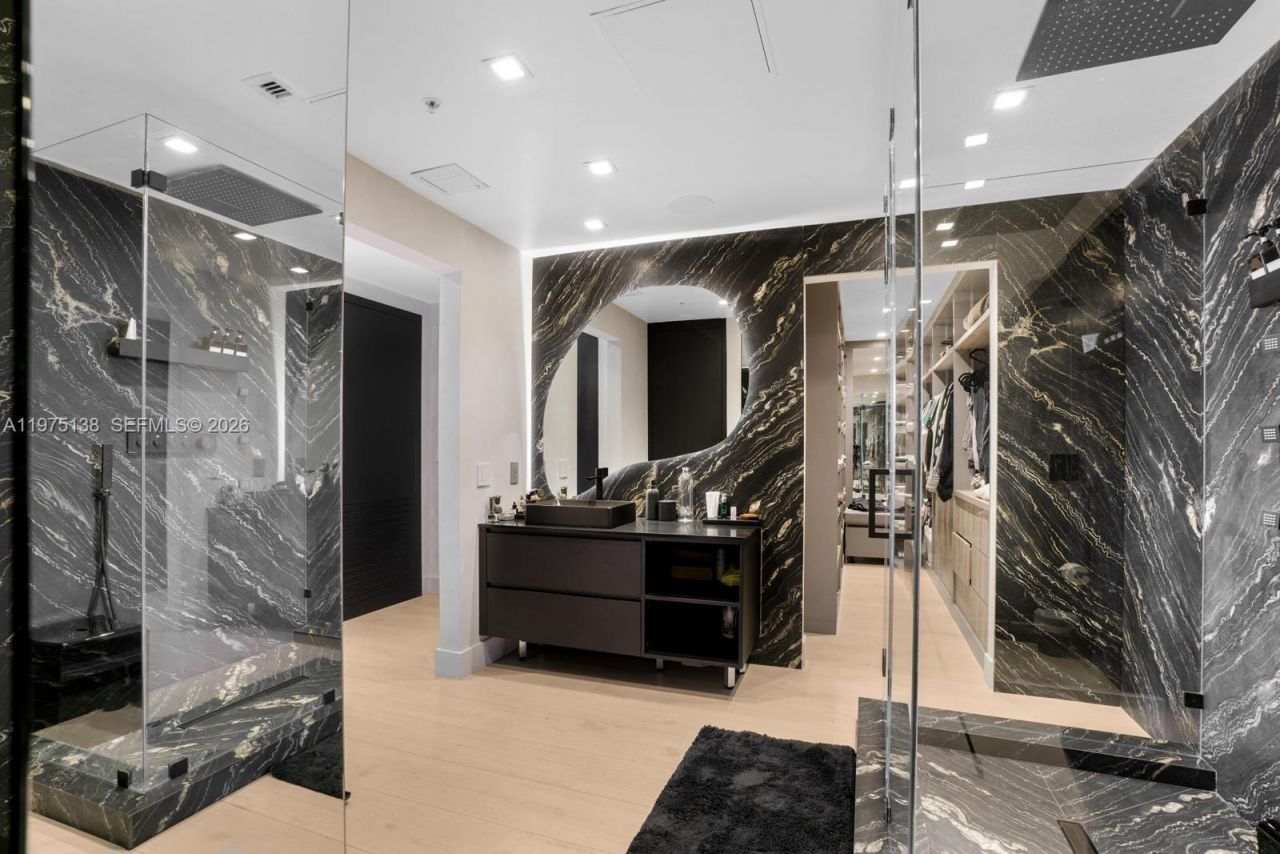 90 SW 3rd St, Unit PH-14, Miami, FL 33130 Photo