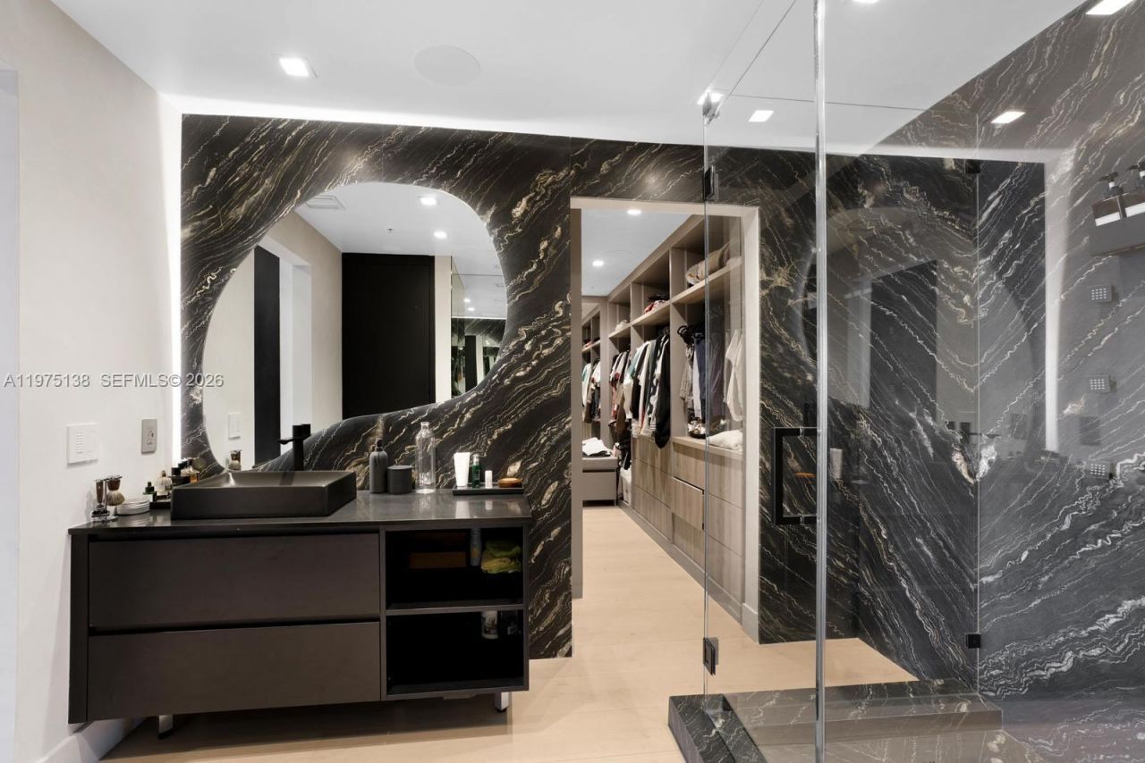 90 SW 3rd St, Unit PH-14, Miami, FL 33130 Photo