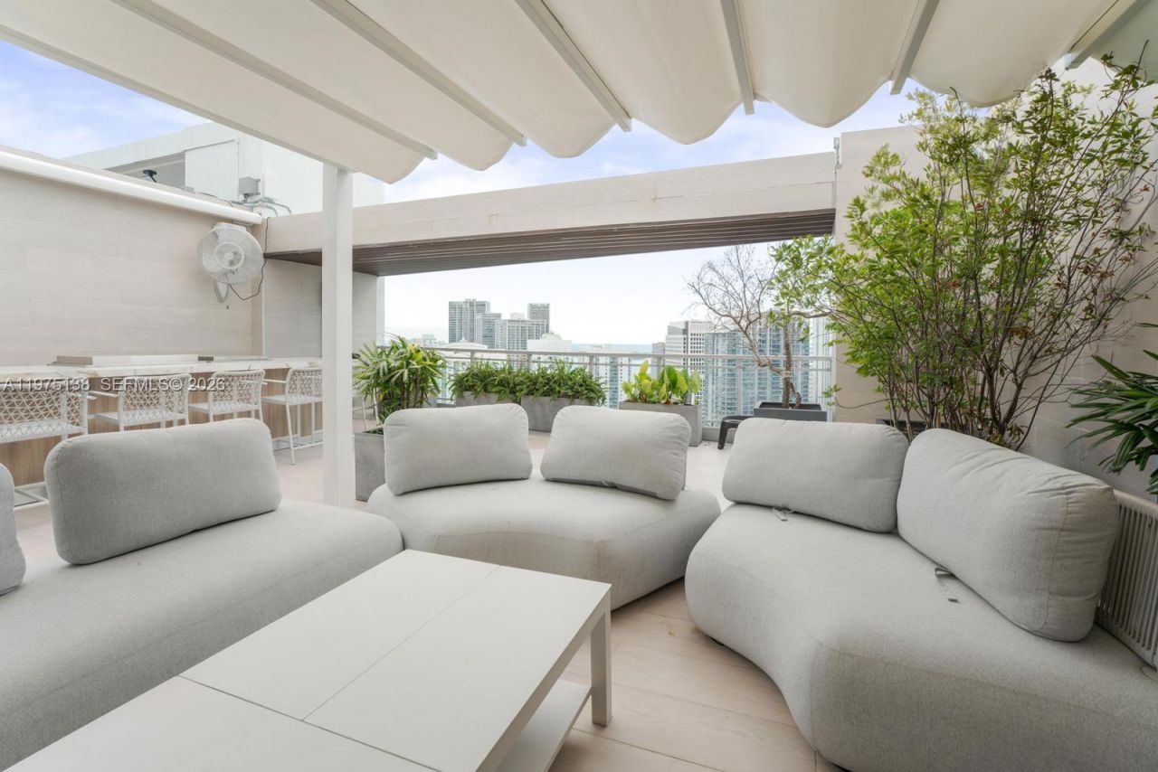 90 SW 3rd St, Unit PH-14, Miami, FL 33130 Photo