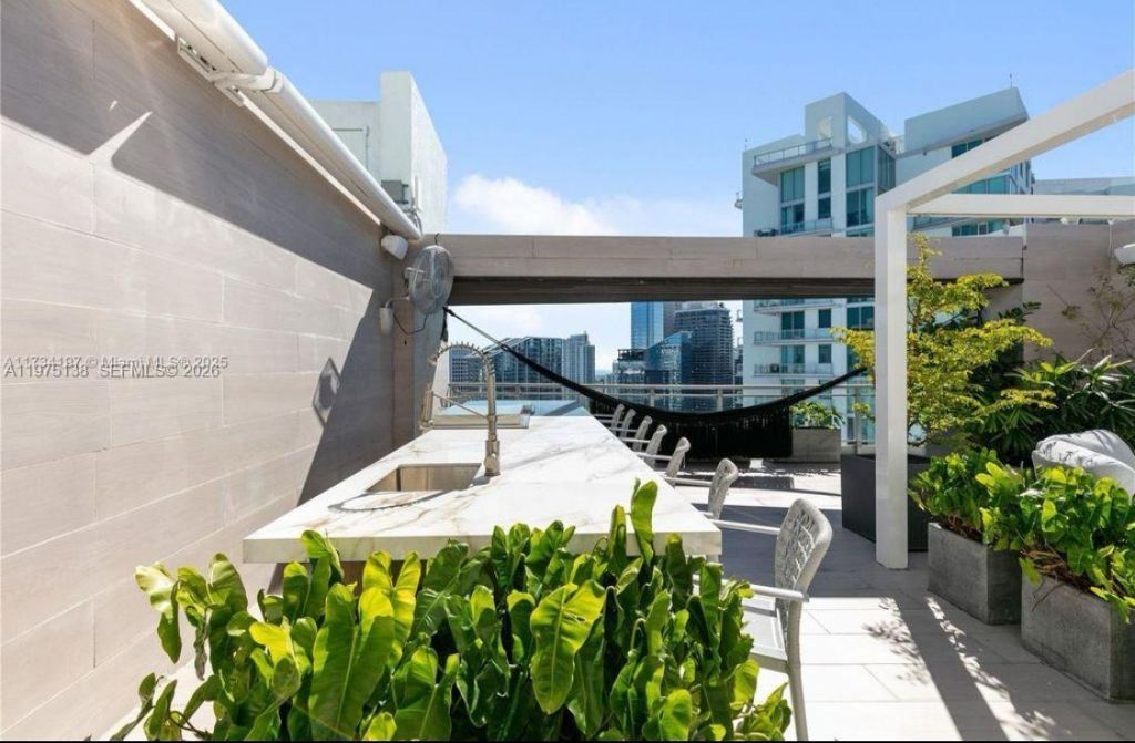 90 SW 3rd St, Unit PH-14, Miami, FL 33130 Photo