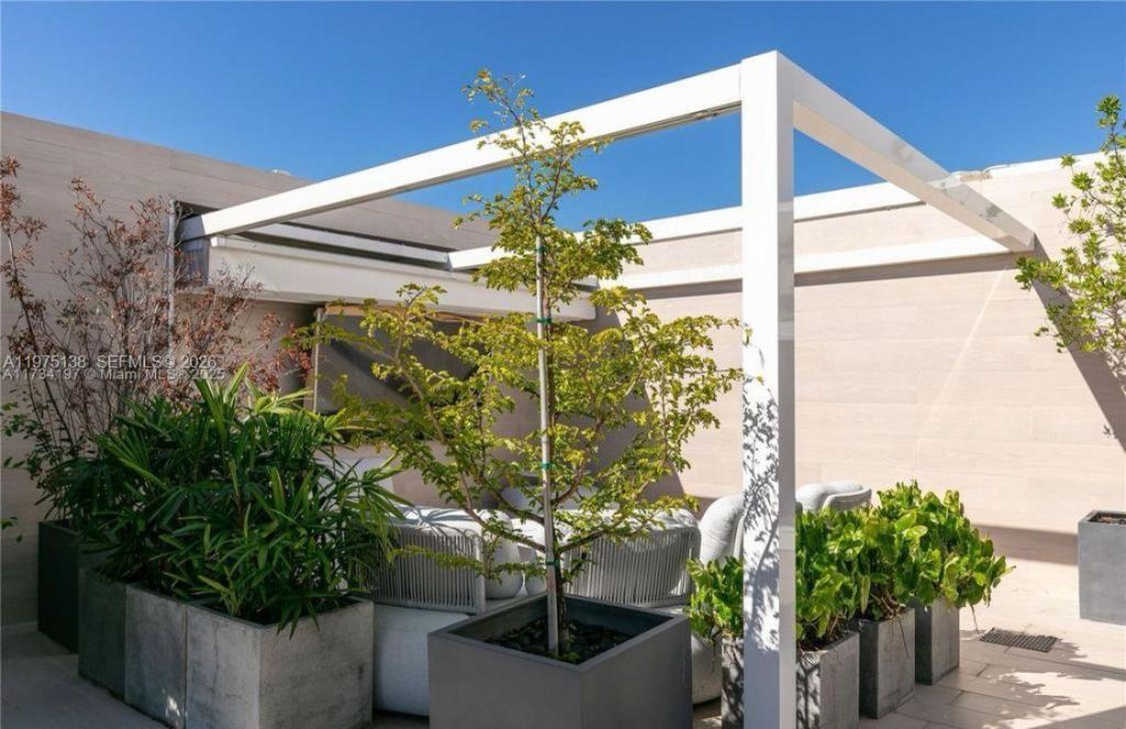 90 SW 3rd St, Unit PH-14, Miami, FL 33130 Photo