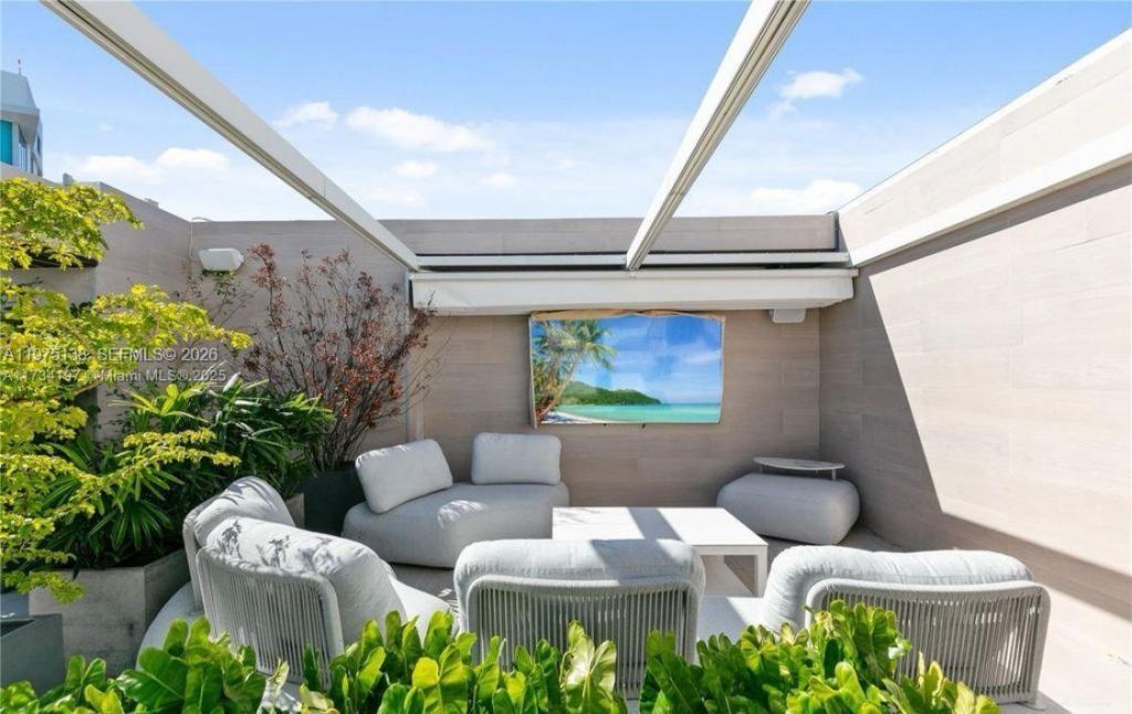 90 SW 3rd St, Unit PH-14, Miami, FL 33130 Photo